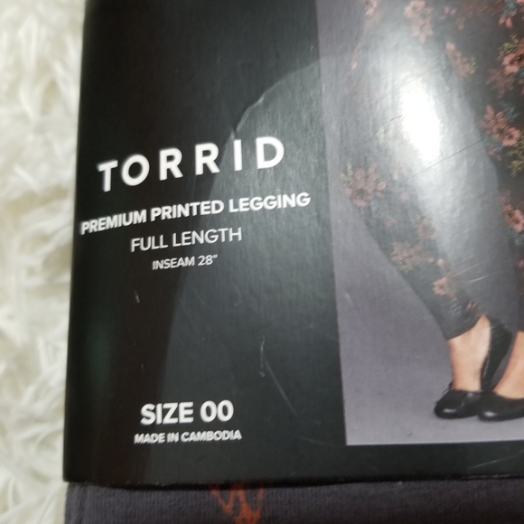 NWT Torrid Black and Rust Colored Flower Leggings - Picture 2 of 4